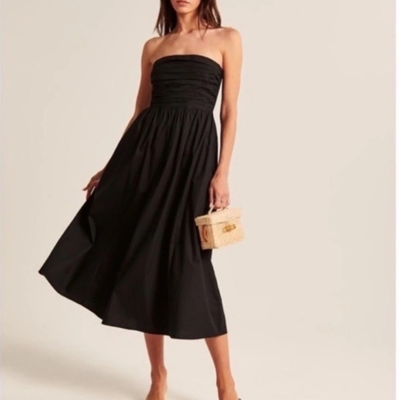 Abercrombie & Fitch Dresses & Skirts - NWT Abercrombie and Fitch Strapless Midi Dress Black Poplin Pleated Ruched